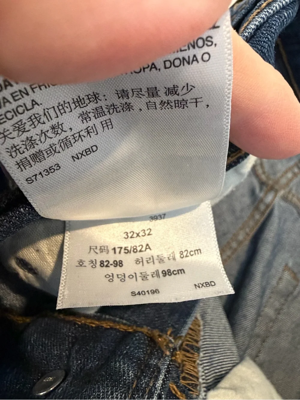 Levi’s signature dark was jeans 32x32